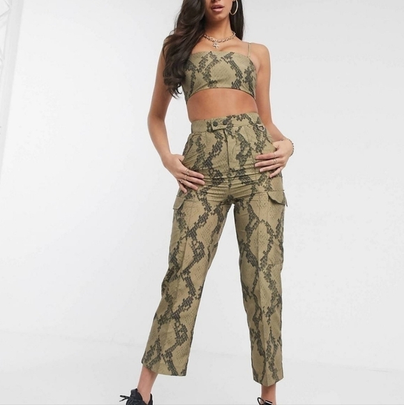 NWT ASOS Slim Snakeskin Cargo Pant. Size 6 - Picture 1 of 11